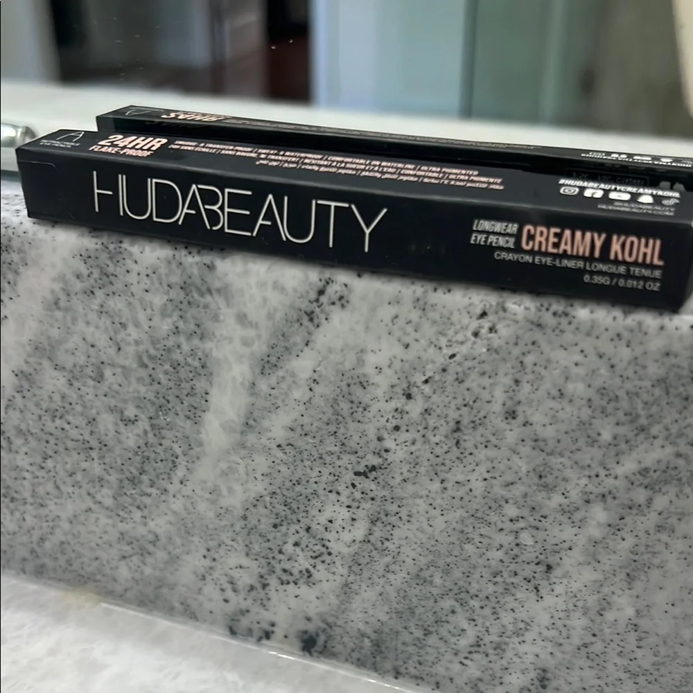 HUDA BEAUTY Creamy Kohl Eye Pencil - Very Vanta Black - Picture 3 of 4